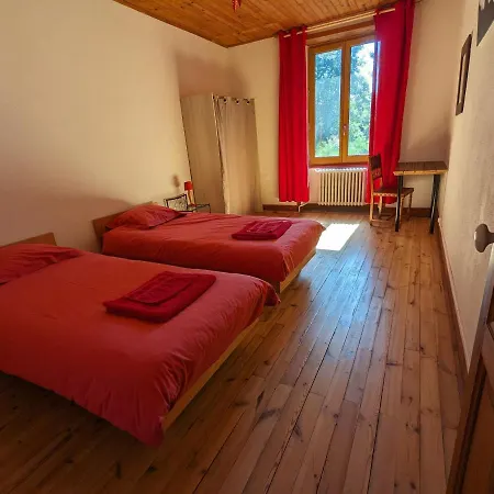 Grande Batisse Conviviale Avec Espace Detente, Fibre Haut Debit Et Proximite Des Commodites - Fr-1-582-21